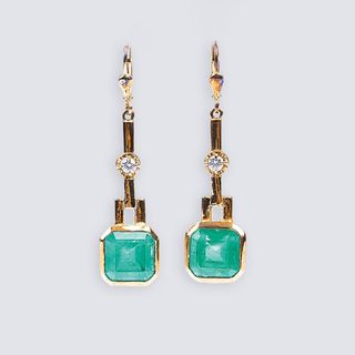 A Pair of Emerald Diamond Earpendants