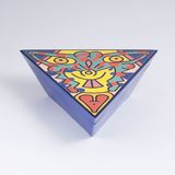Dreieckige Box 'No. 2 Spirit of Art - Series TriBeCa'
