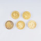 Fünf Gold-Münzen