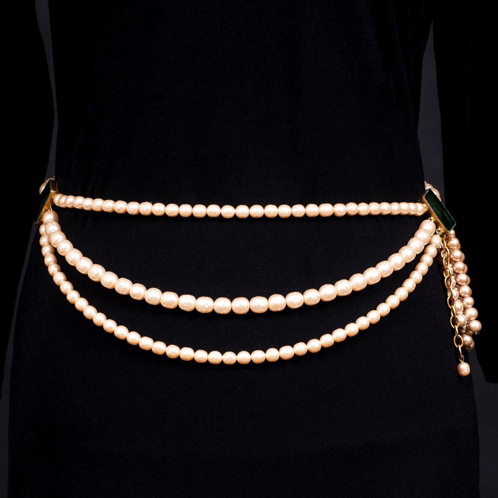 A Faux Pearls Belt Buckle