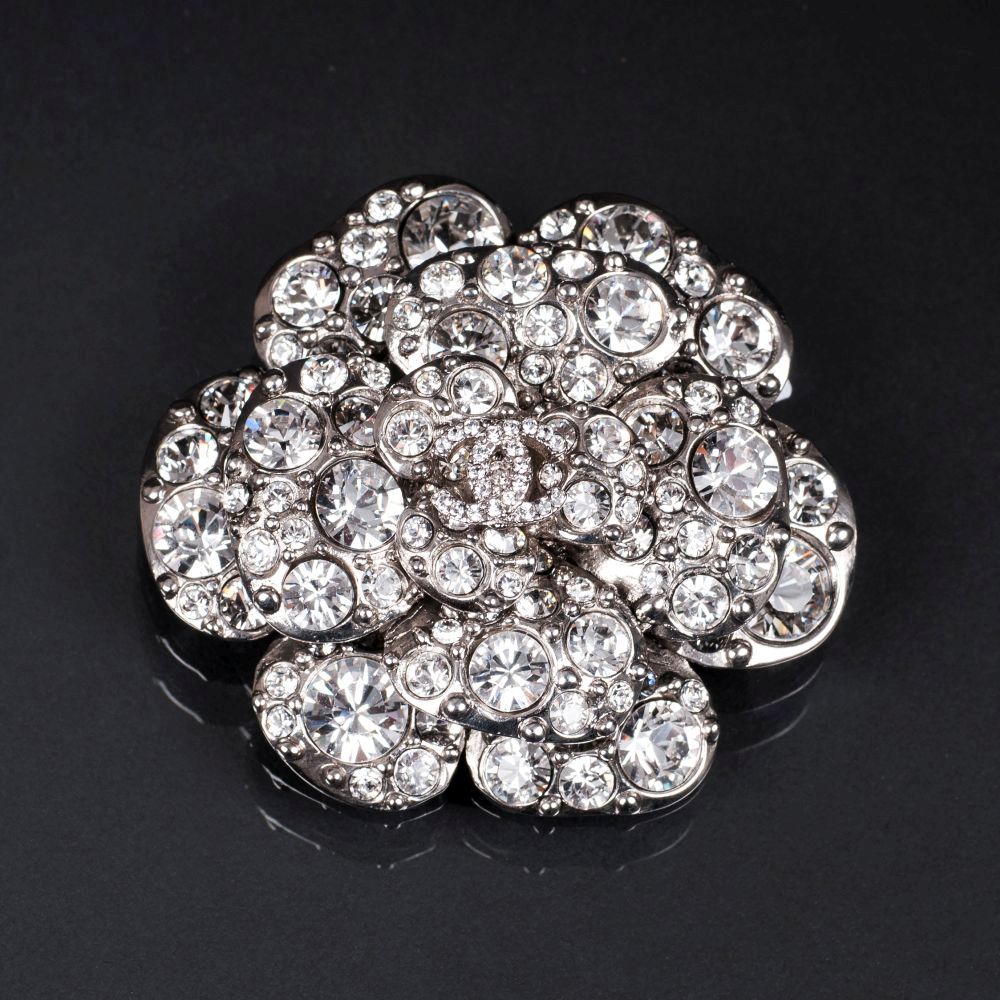 A Strass Flower Brooch 'Camélia'