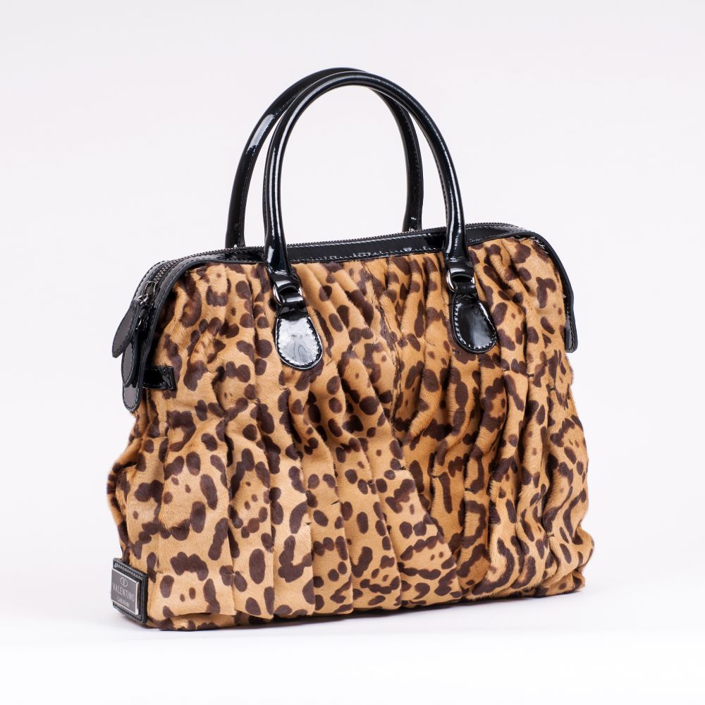 A Leo-Print Shopper