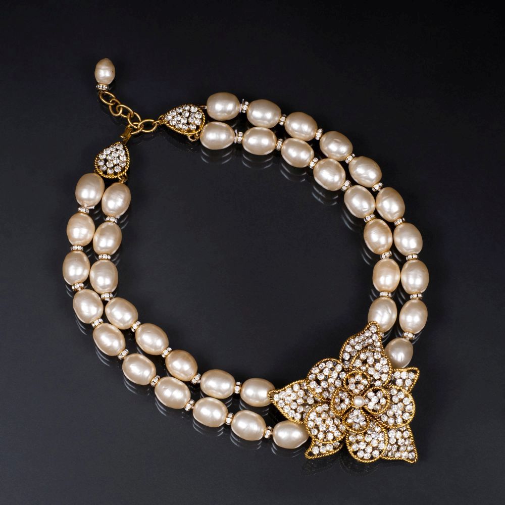 Faux Pearl Collier mit großer Strass-Blüte