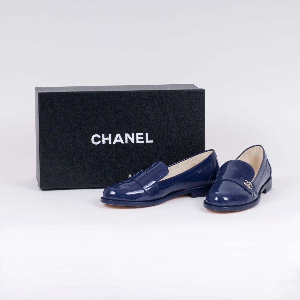 A Pair of Classical Varnish-Loafer - image 2