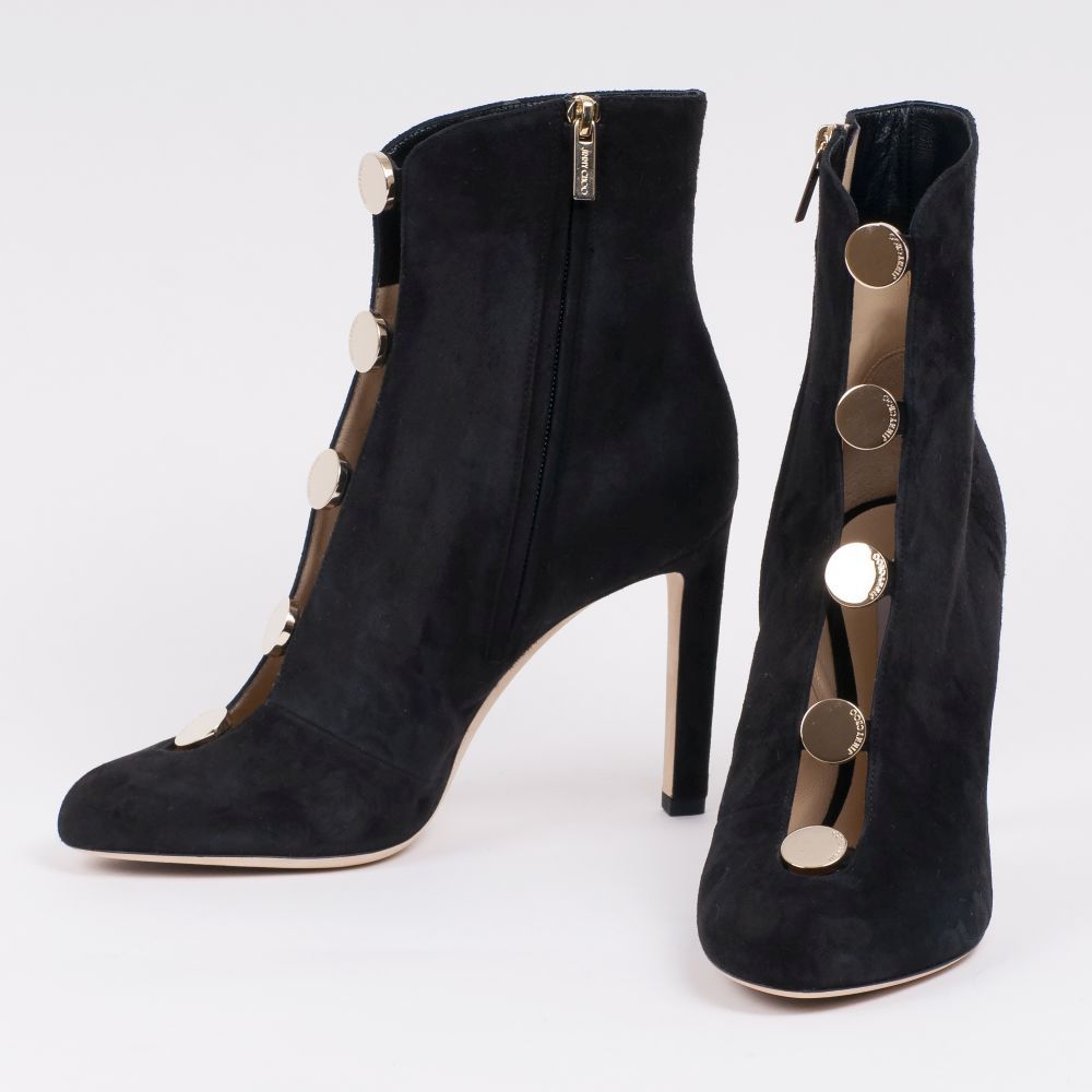 A Pair of Highheels Ankle Boots in Black with Button Bar