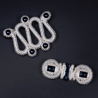 Swarovski - Paar Broschen von Karl Lagerfeld aus der Atelier Kollektion Paar Broschen von Karl Lagerfeld aus der Atelier Kollektion