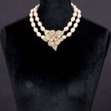 A Faux Pearl Necklace with Strass Flower - image 2