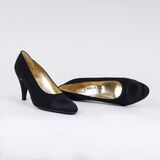 Paar schwarzer Pumps - Bild 2