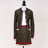 Strick-Ensemble mit Mini-Skirt und Cardigan