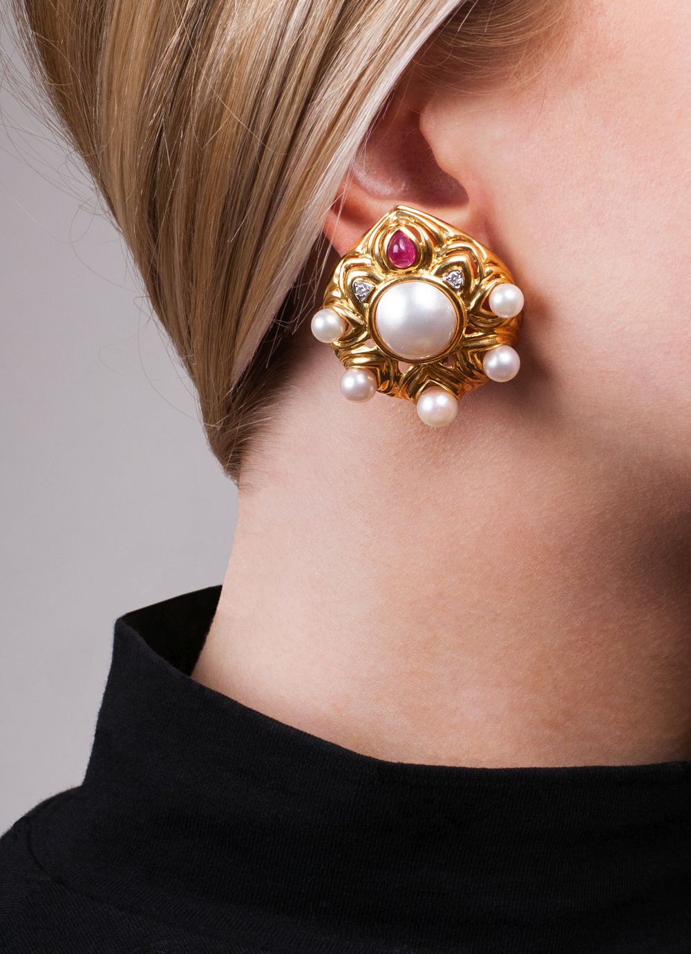 Paar Vintage Gold-Ohrclips mit Perlen, Brillanten und Rubinen - Bild 2