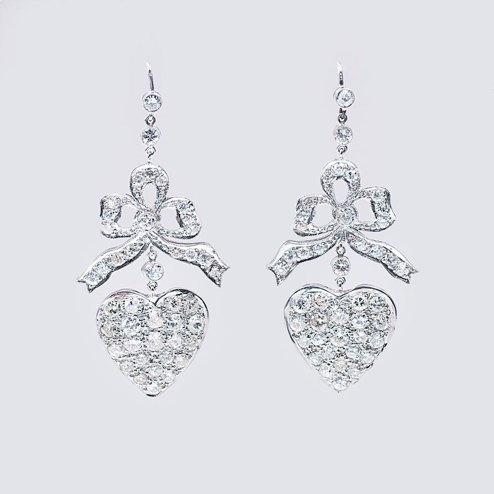 Paar feiner Diamant-Ohrhänger mit Herz-Dekor