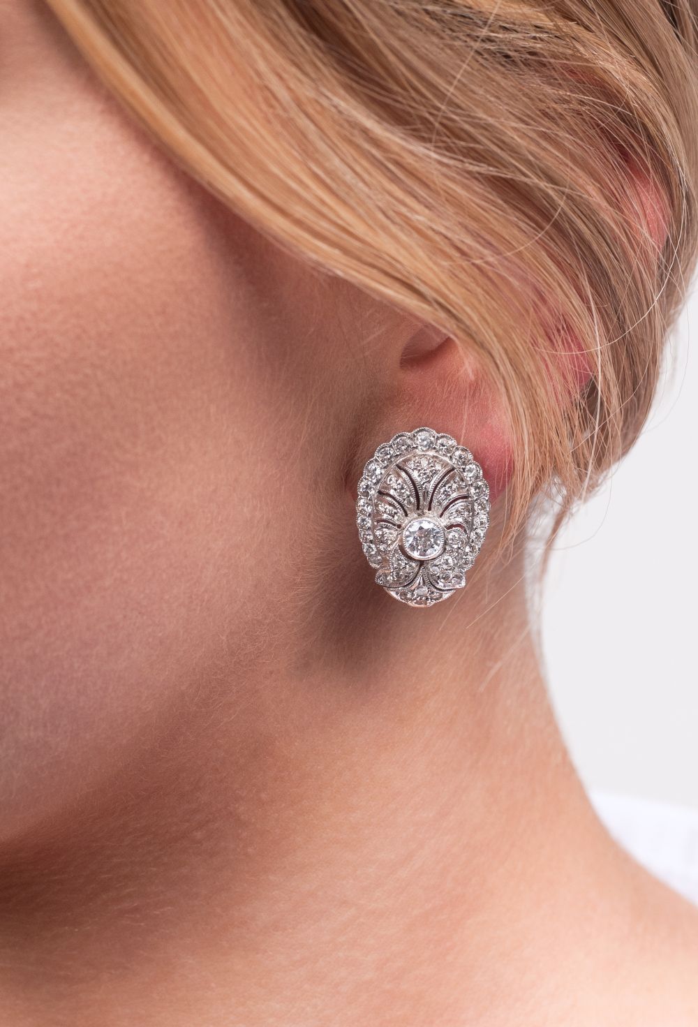 A Pair of Art-déco Diamond Earclips - image 3