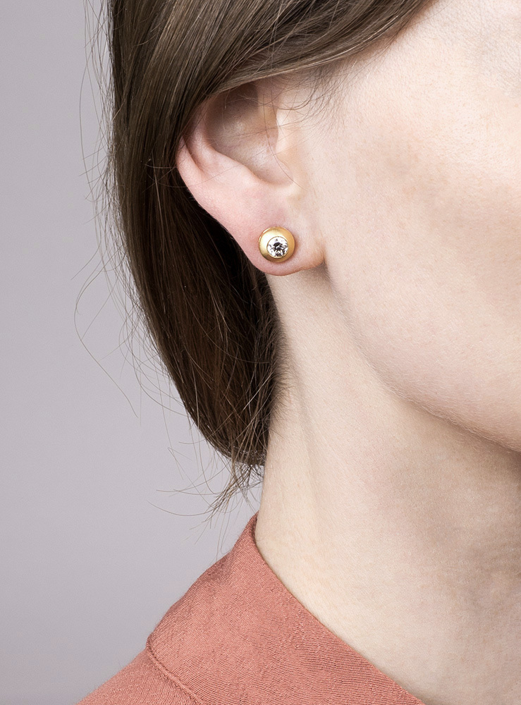 A Pair of Solitaire Earstuds - image 2