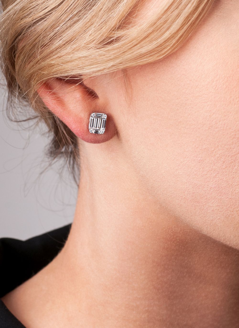 A Pair of Diamond Earstuds - image 2