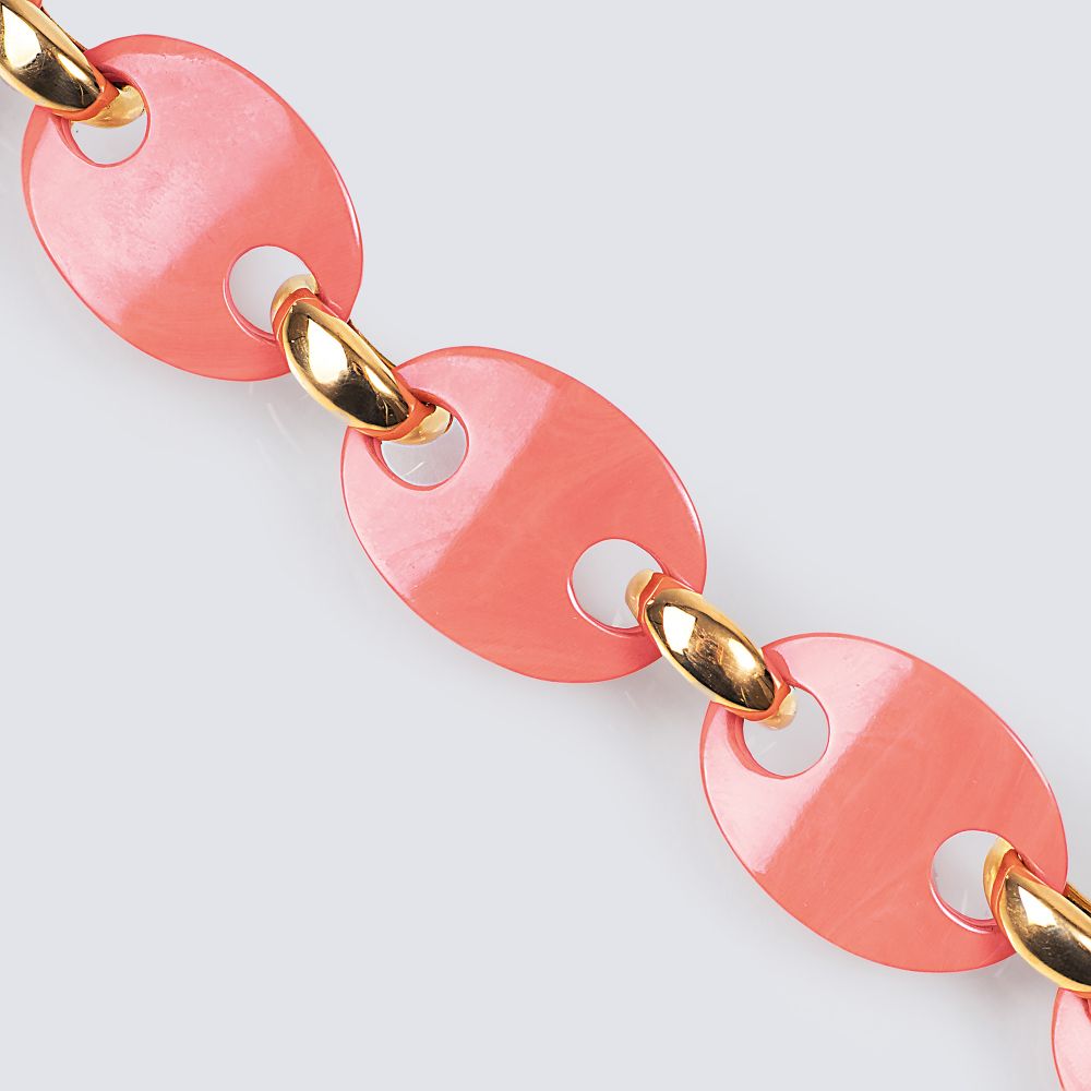 Juwelier Wilm - A Vintage Coral Gold Bracelet A Vintage Coral Gold Bracelet