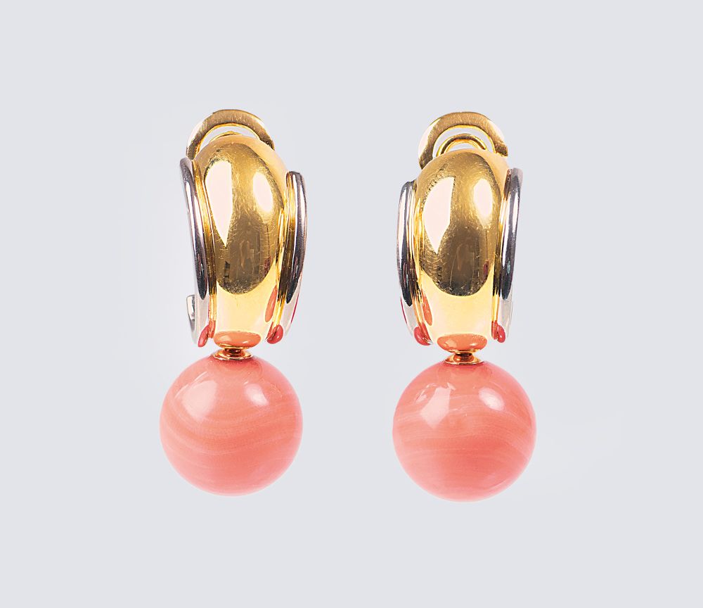 Juwelier Wilm - A Pair of Vintage Coral Earclips A Pair of Vintage Coral Earclips