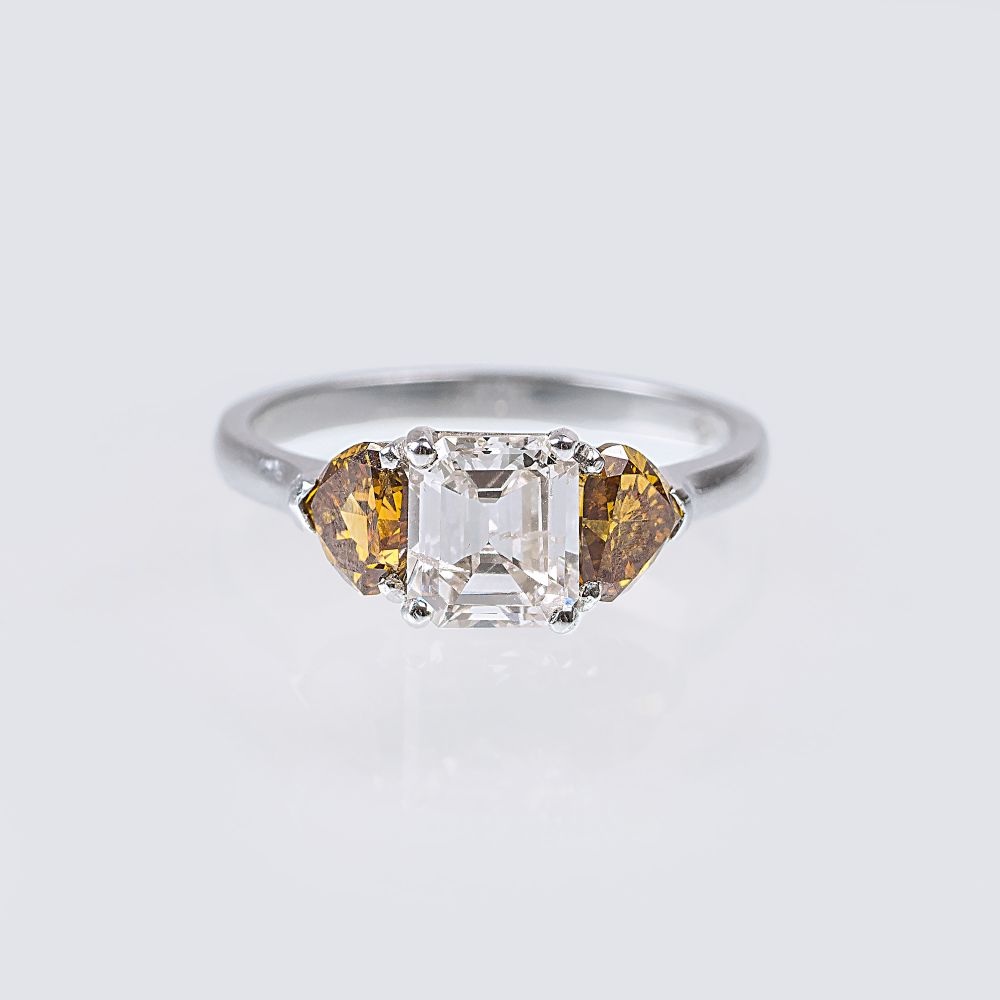 Diamant-Ring mit Fancy Diamant-Trillanten - Bild 1