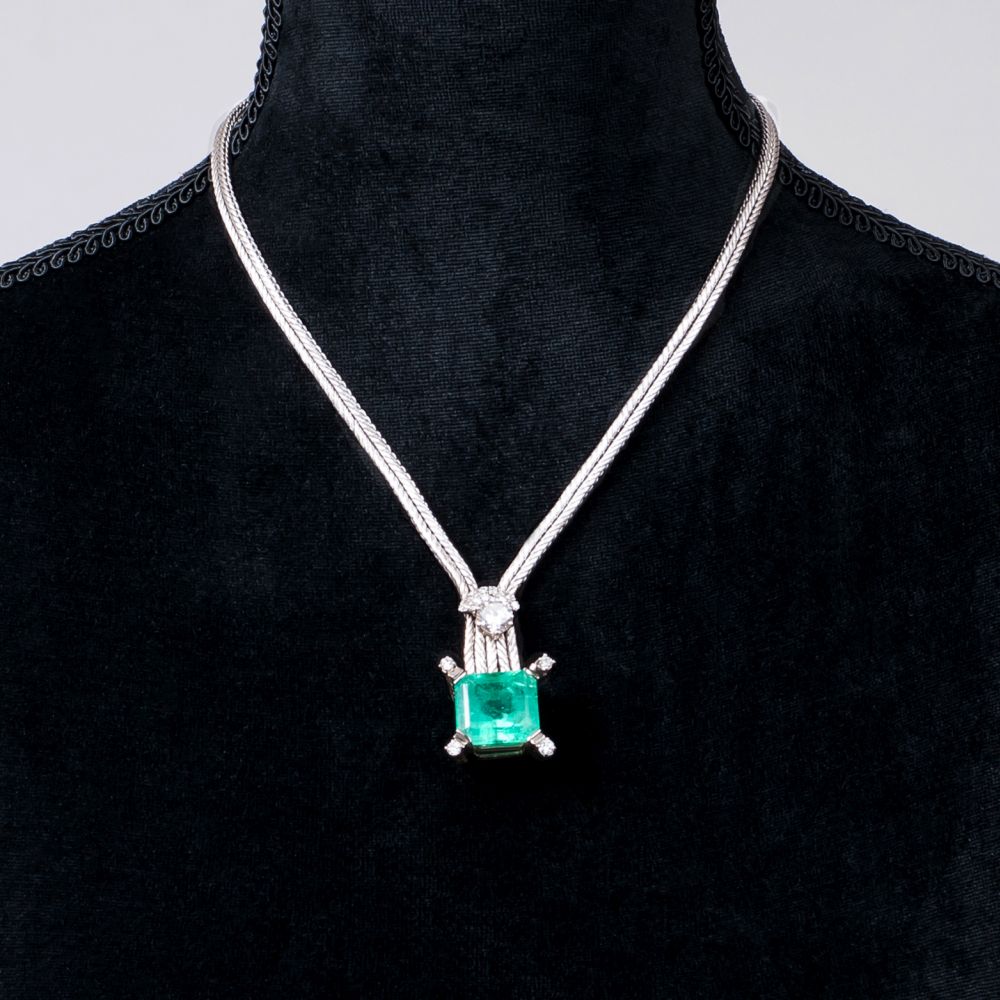 A Highcarat Emerald Necklace with Solitaire Diamond - image 2