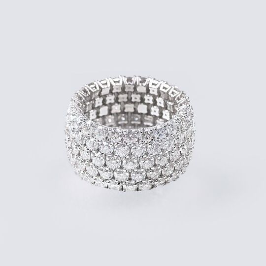 A highcarat Ring with rare-white Diamonds