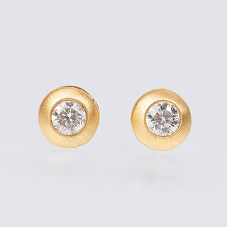 A Pair of Solitaire Earstuds