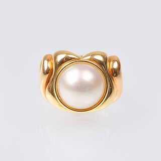 A Two Coloured Gold Ring with Mabé Pearl