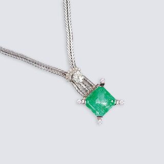 A Highcarat Emerald Necklace with Solitaire Diamond