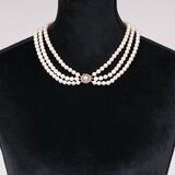 A Three-Row Pearl Necklace - image 2