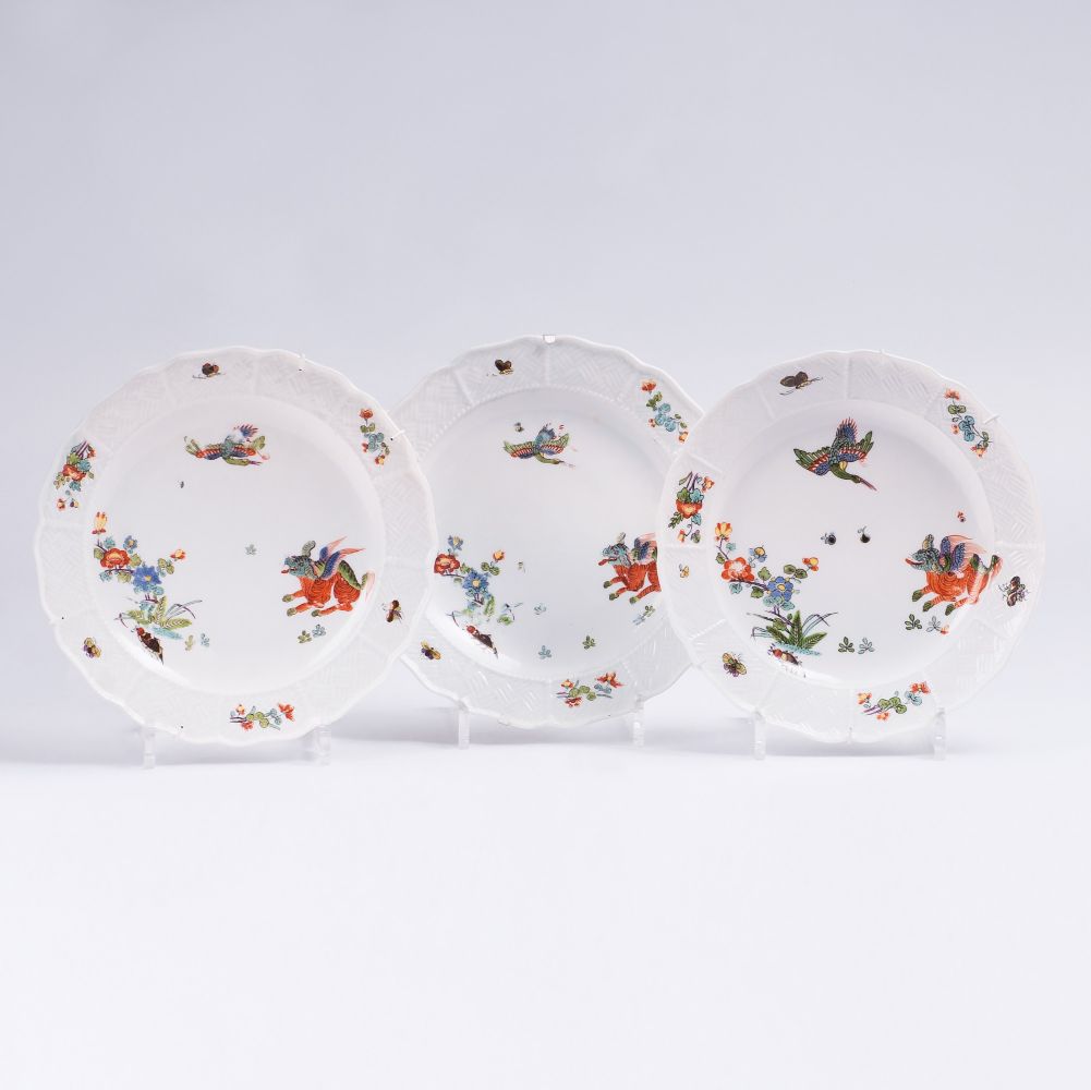 Set of 3 Plates with Ch'i-lin Decor Set of 3 Plates with Ch'i-lin Decor