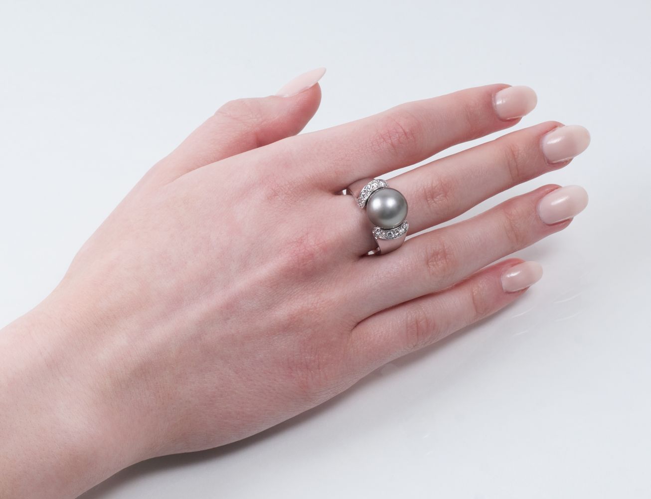 A Diamond Ring with Tahiti Pearl - image 2