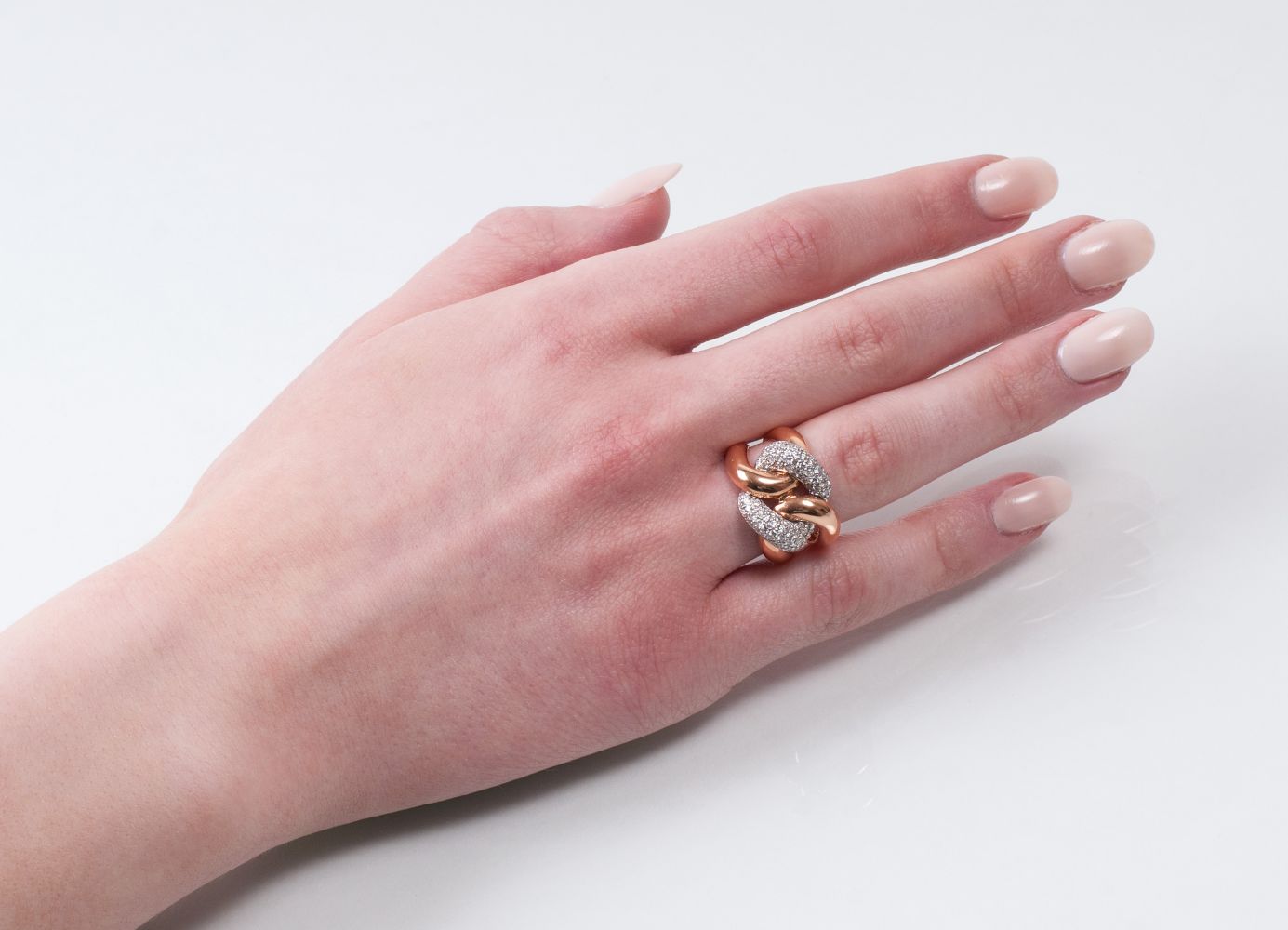A Roségold Ring with Diamonds - image 2
