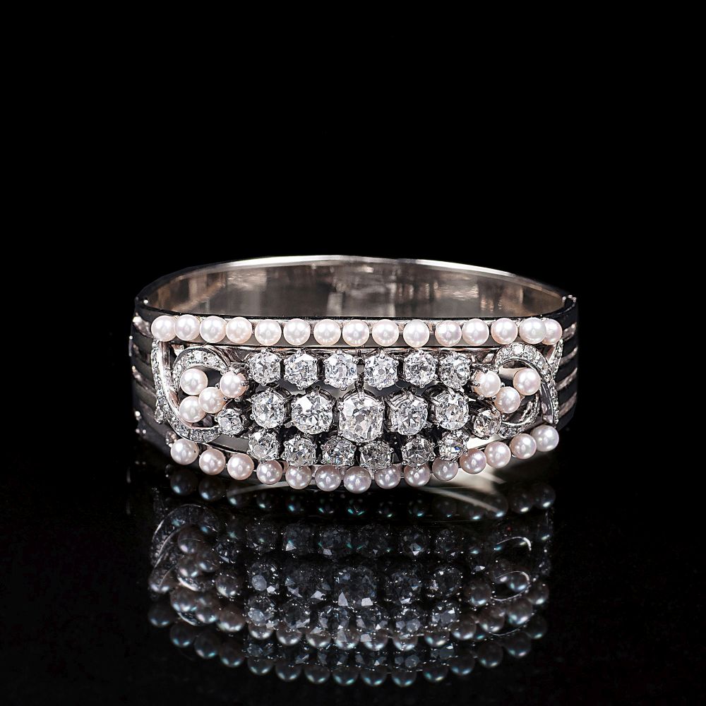 Juwelier Schilling, Stuttgart - A Highcarat Bangle Bracelt with Old Cut Diamonds and Pearls A Highcarat Bangle Bracelt with Old Cut Diamonds and Pearls