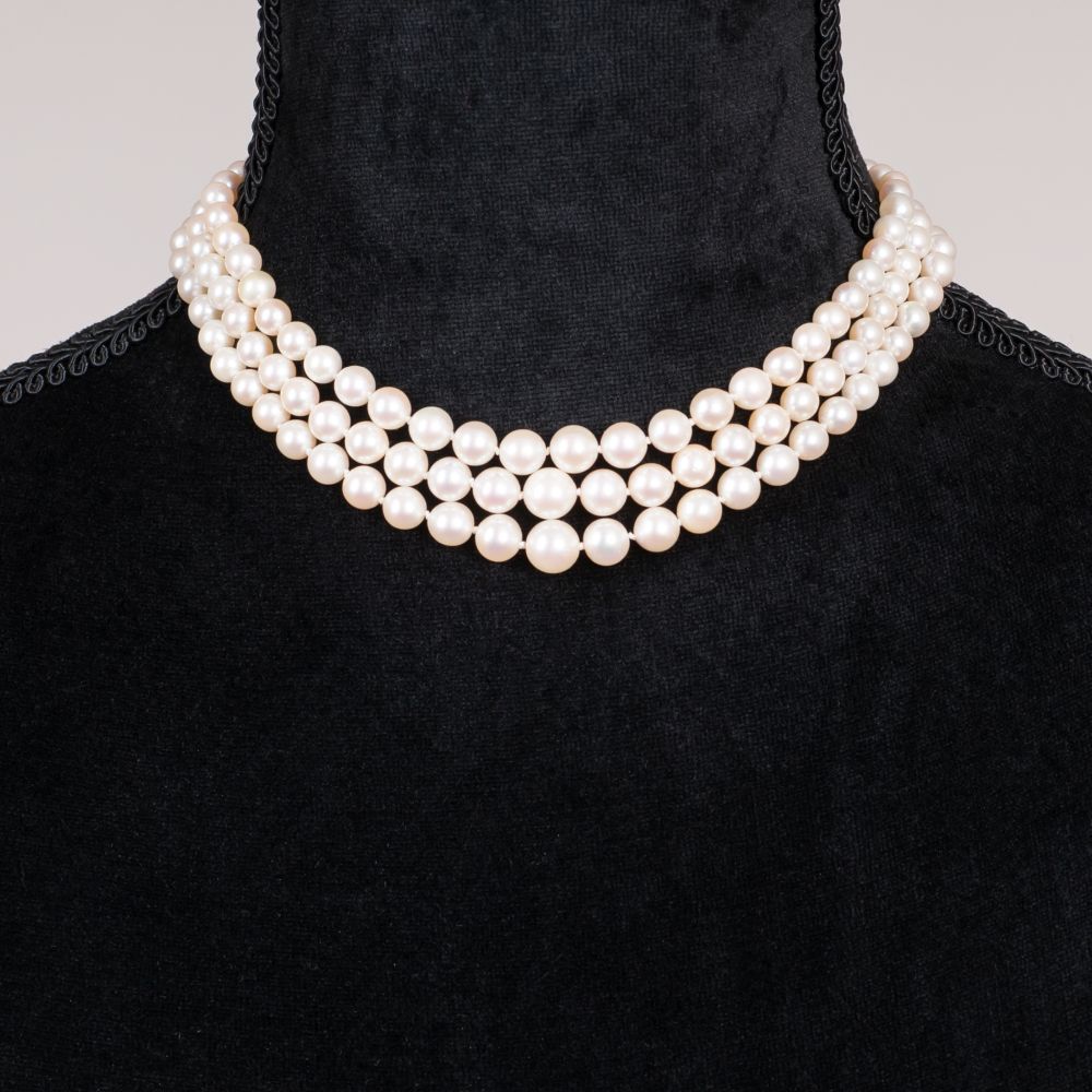 A Pearl Necklace with Art-Nouveau Diamond Clasp - image 4