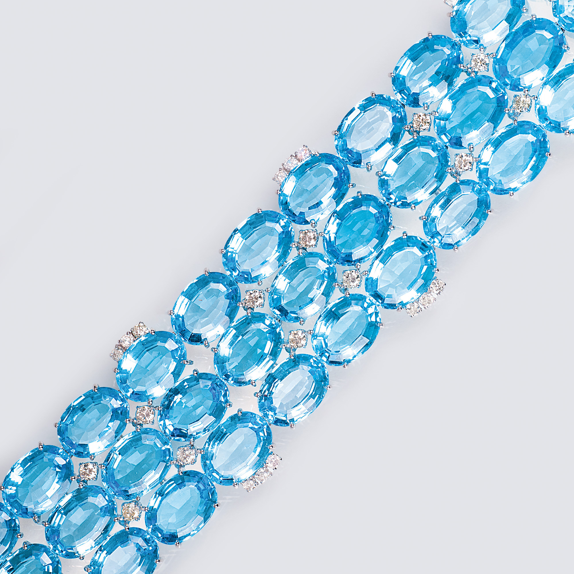 A splendid colour-intensive Topaz Diamond Bracelet