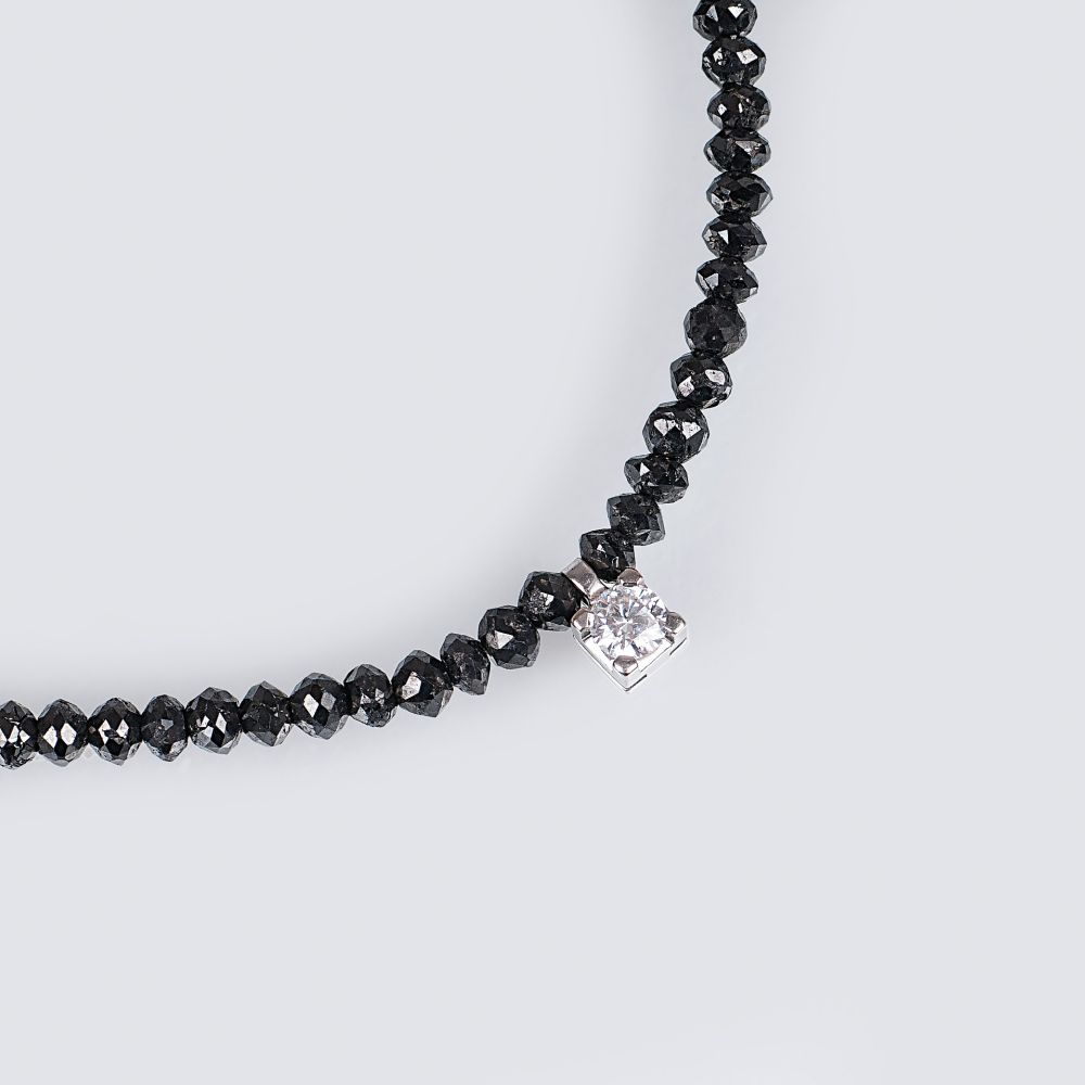 Schwarzes Diamant-Collier mit Solitär-Anhänger