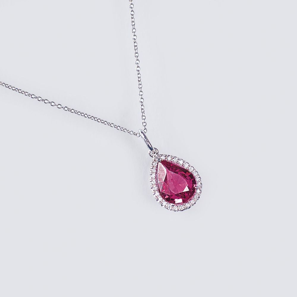 A Pink Sapphire Pendant on Necklace A Pink Sapphire Pendant on Necklace