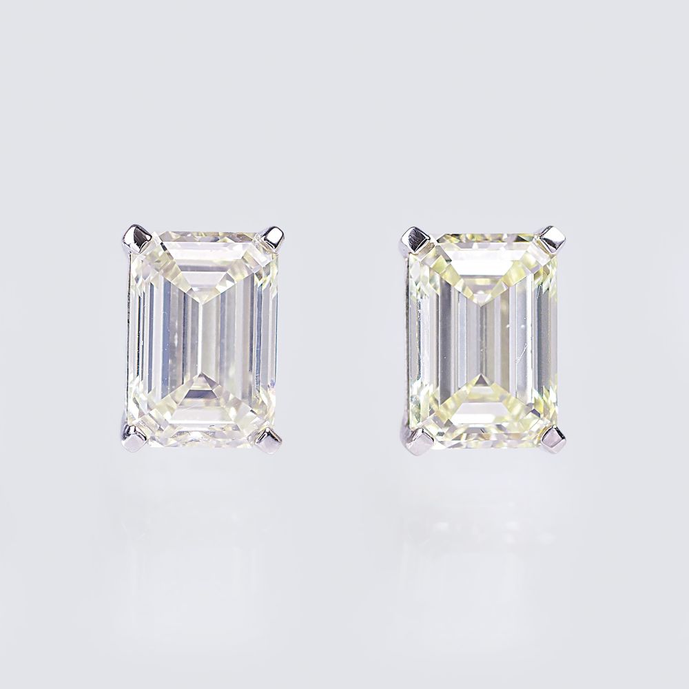 A Pair of Solitaire Diamond Earstuds