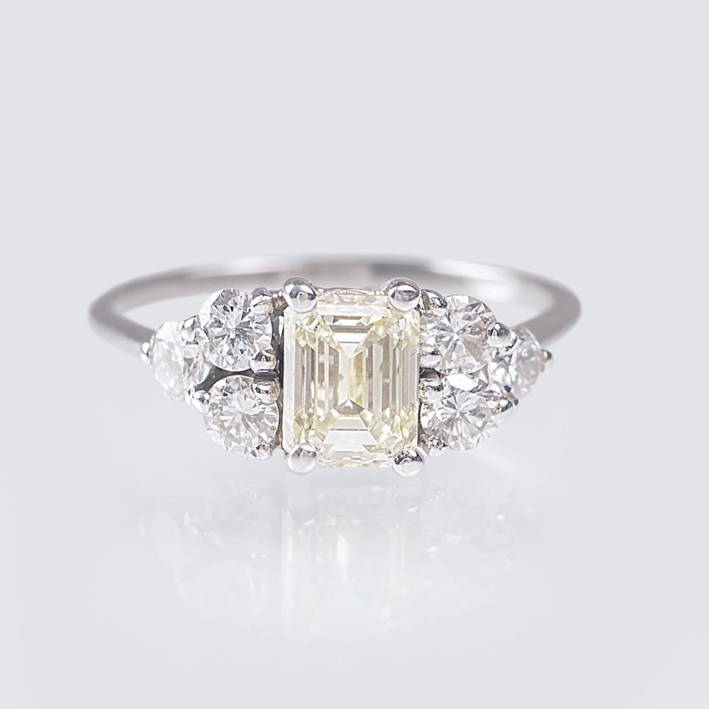 Fancy Diamant-Ring mit Brillanten