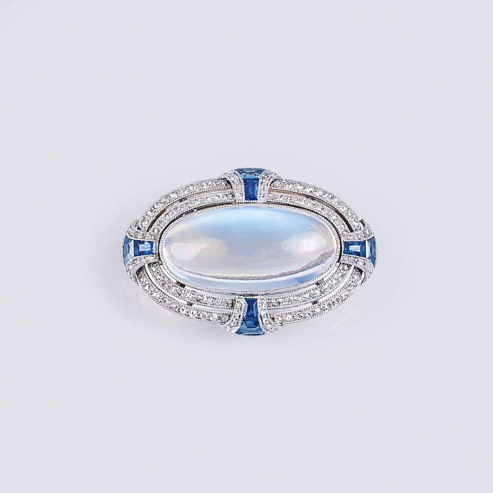 Art-déco Mondstein-Saphir-Brosche mit Diamanten Art-déco Mondstein-Saphir-Brosche mit Diamanten