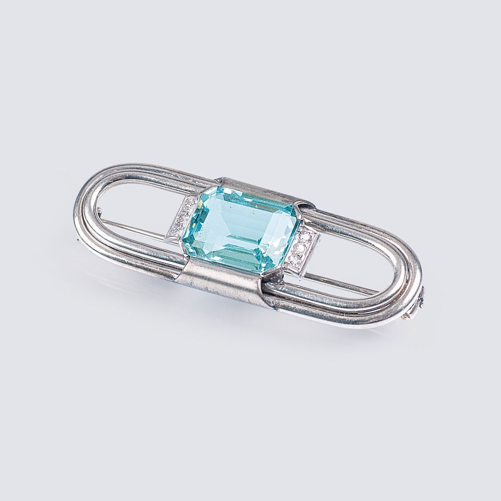 An Art-déco Aquamarine Brooch