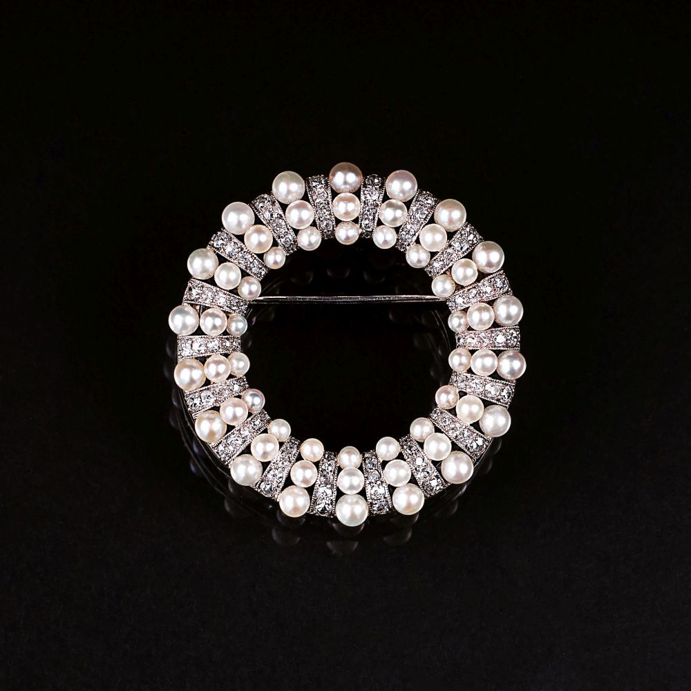 An Art Nouveau Brooch with Pearls and Diamonds