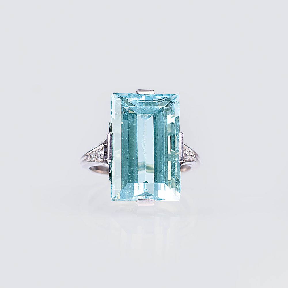 An Art-déco Aqumarine Diamond Ring