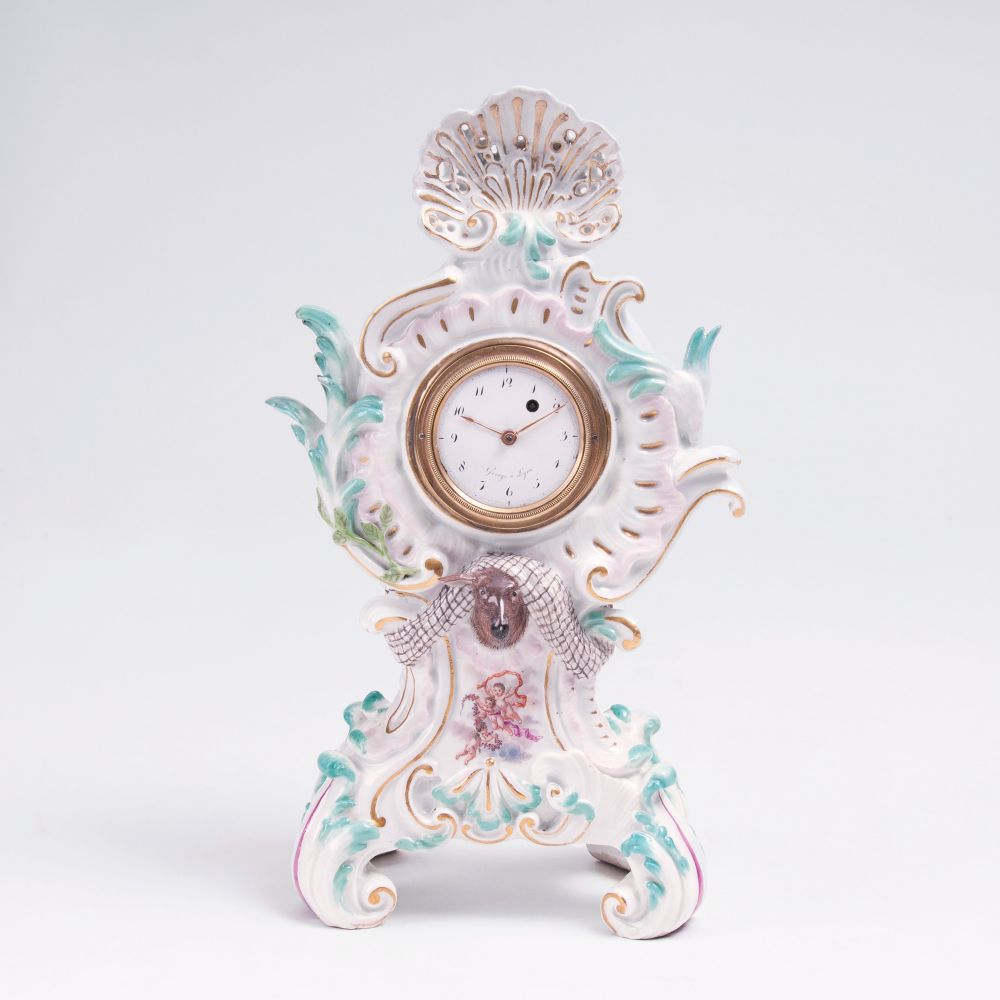 Johann Joachim Kaendler - Kleine Rokoko-Uhr mit Rehkopf Kleine Rokoko-Uhr mit Rehkopf