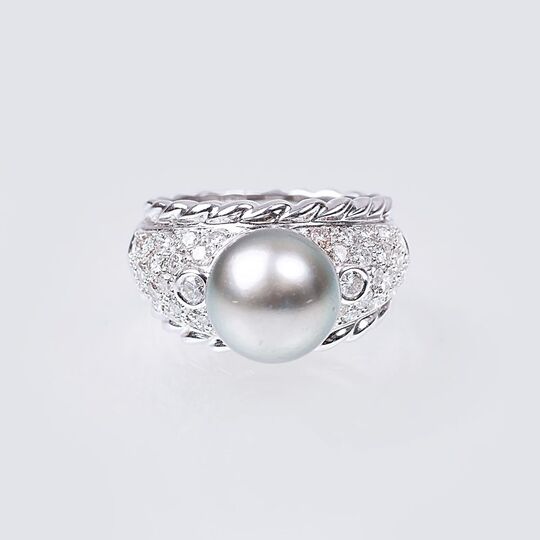 A Diamond Ring with Tahiti Pearl
