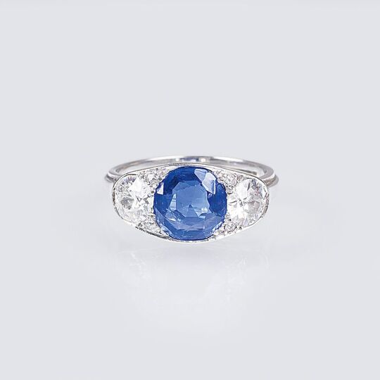 An Art-déco diamond ring with natural Sapphire