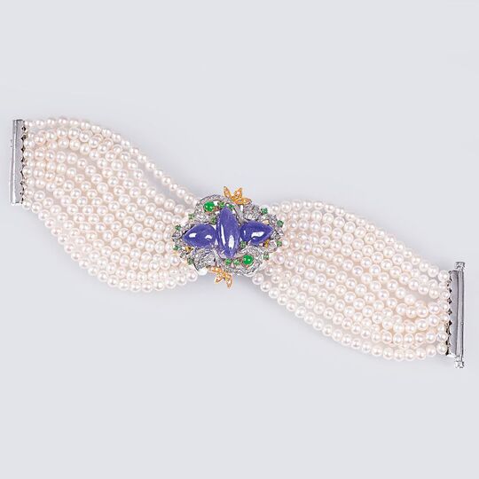 A Pearl Bracelet with splendid Precious Stones Setting
