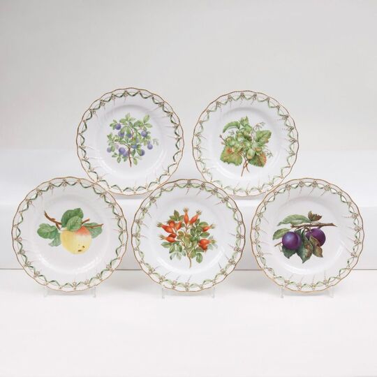 A Set of 5 reticulated Plates with Fruits