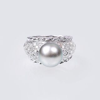 A Diamond Ring with Tahiti Pearl