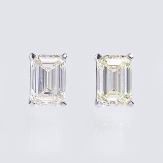 A Pair of Solitaire Diamond Earstuds