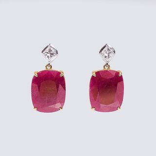 Paar Ohrringe mit natürlichen Rubinen und Diamant-Besatz