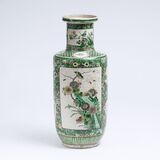 Wucai Rouleau-Vase mit Famille-verte Dekor - Bild 1